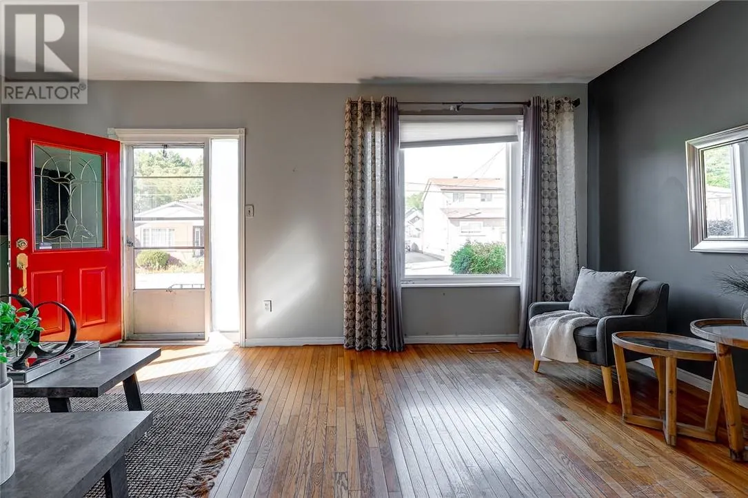 15 Caruso Street N