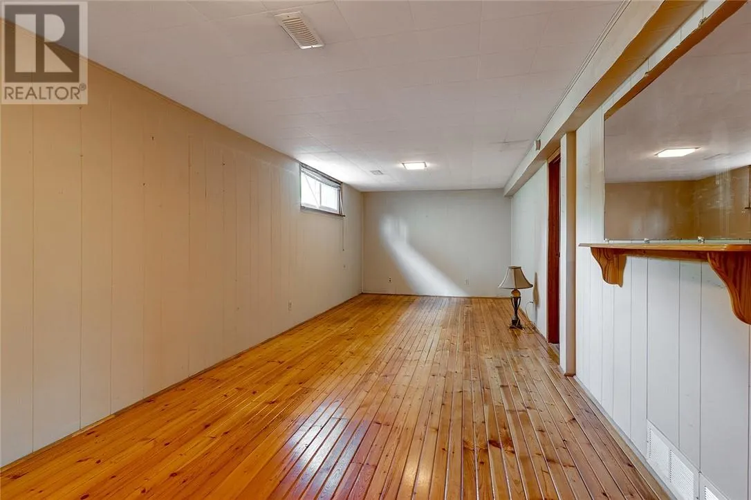 15 Caruso Street N