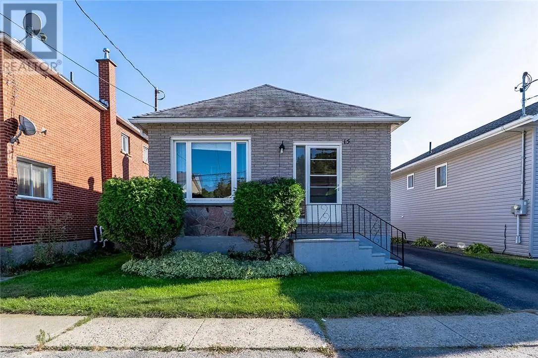 15 Caruso Street N