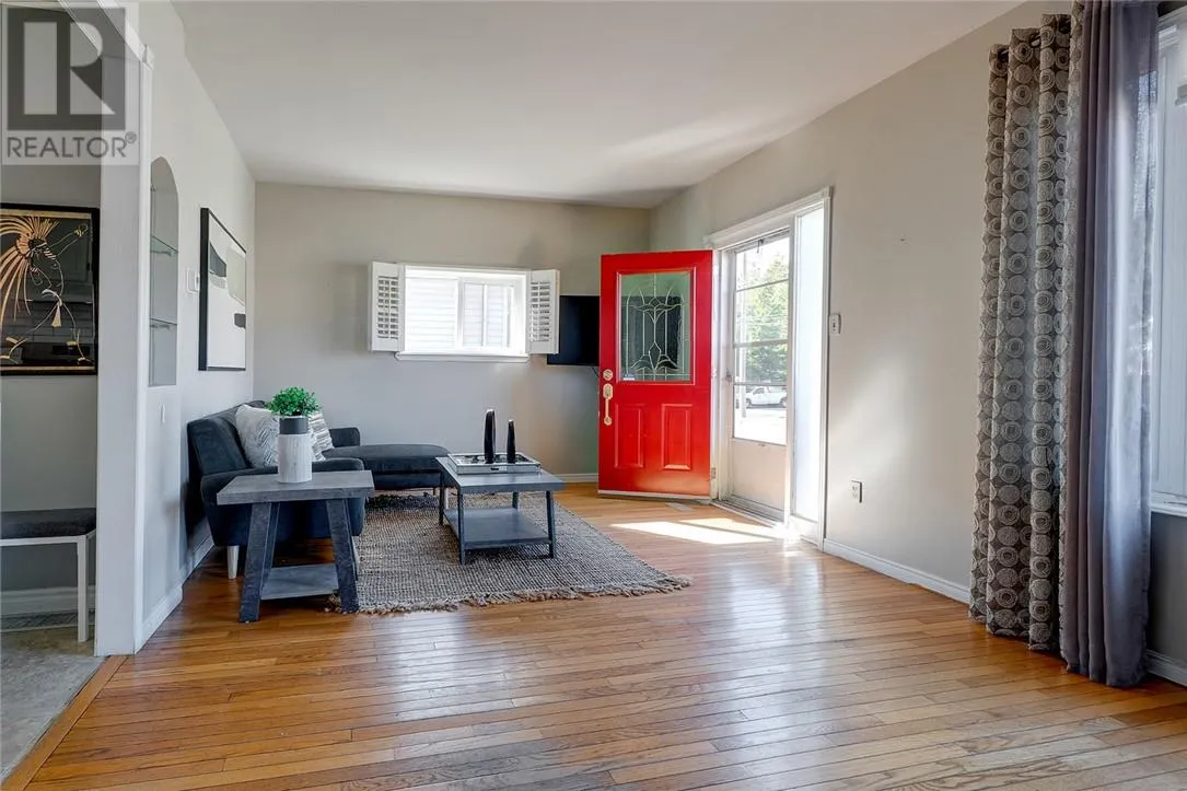15 Caruso Street N