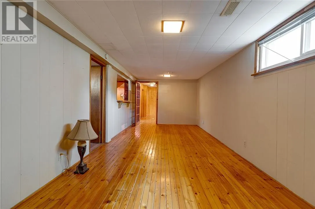 15 Caruso Street N