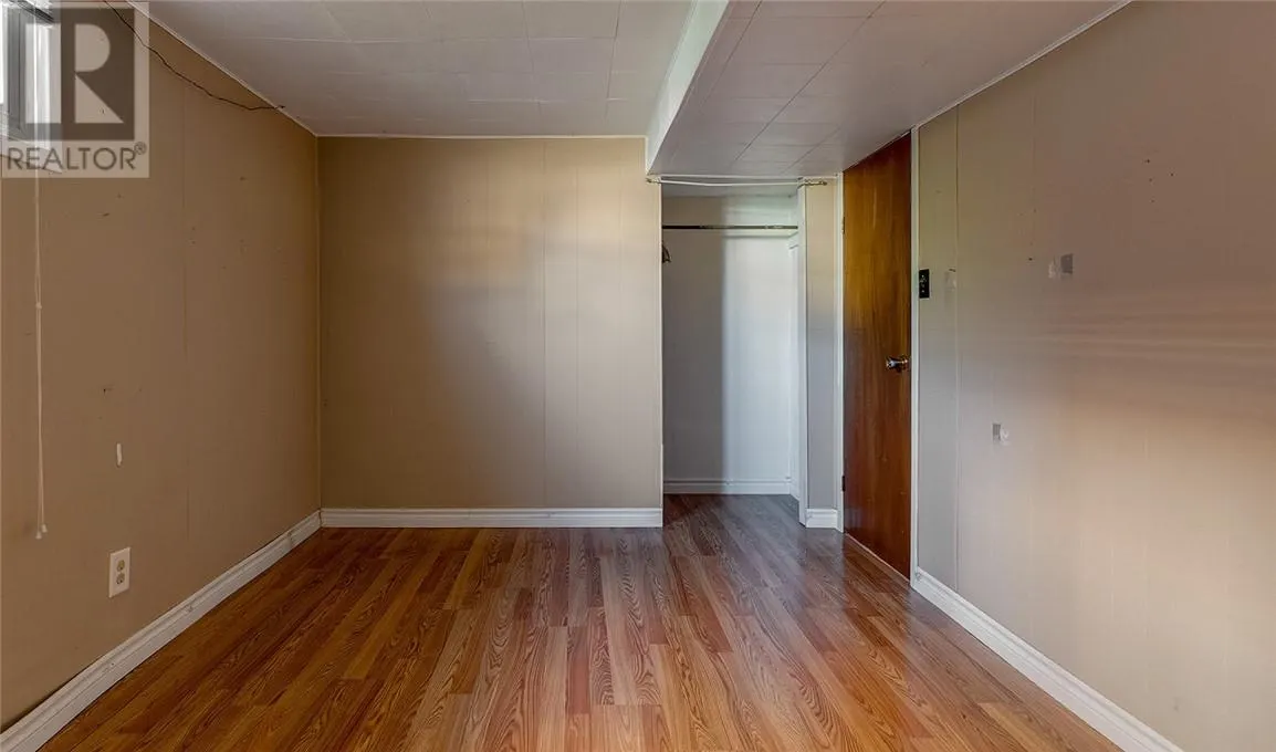 15 Caruso Street N