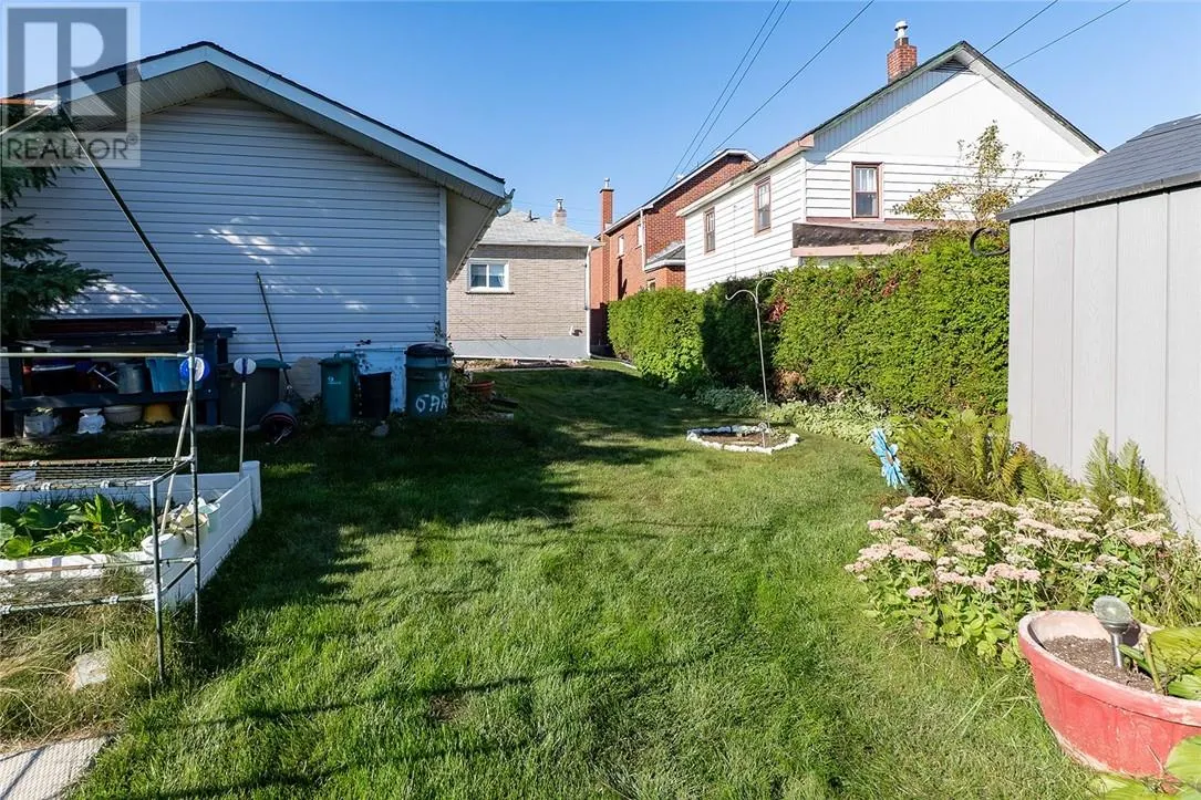 15 Caruso Street N