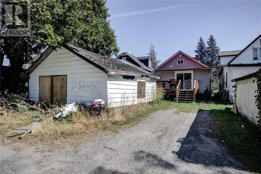 431 Frood Road