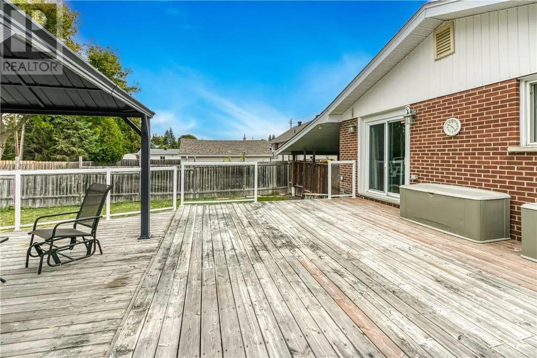 689 Churchill Avenue
