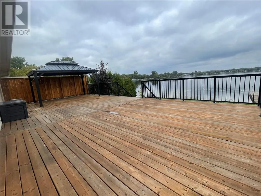 331 Laurier Street W