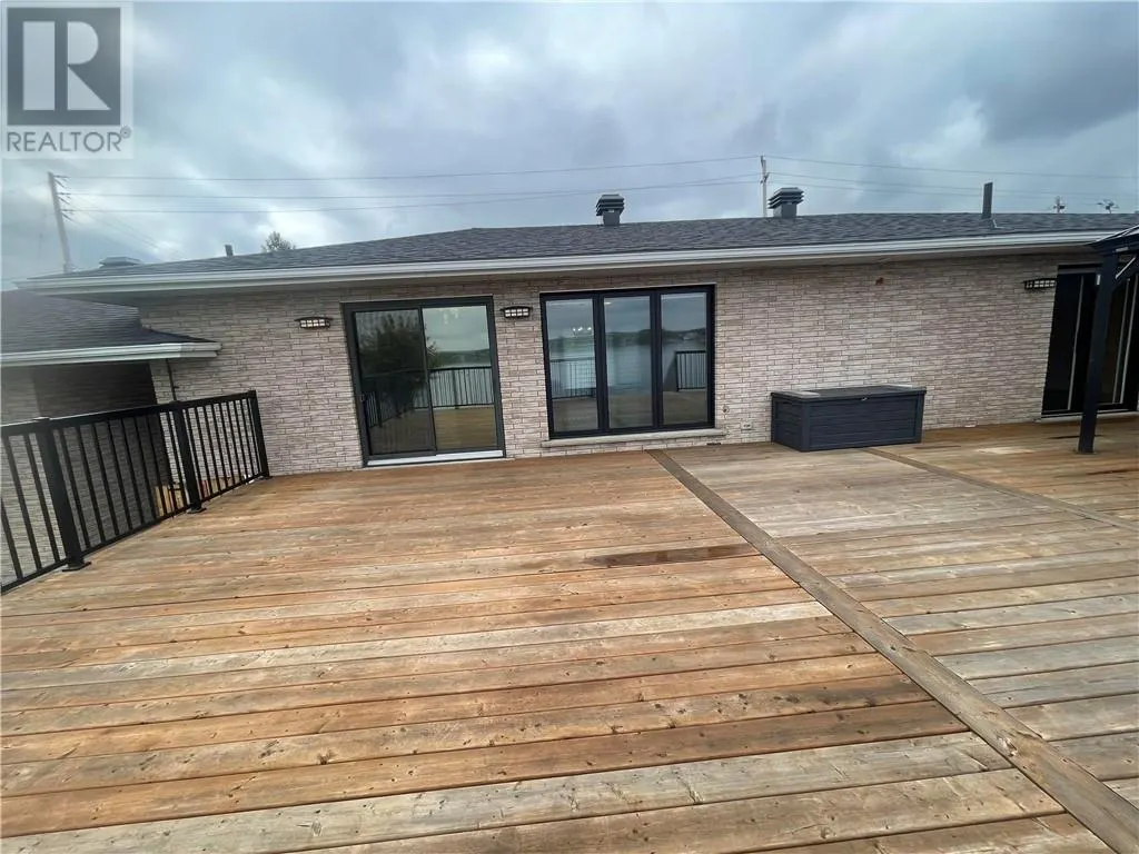 331 Laurier Street W