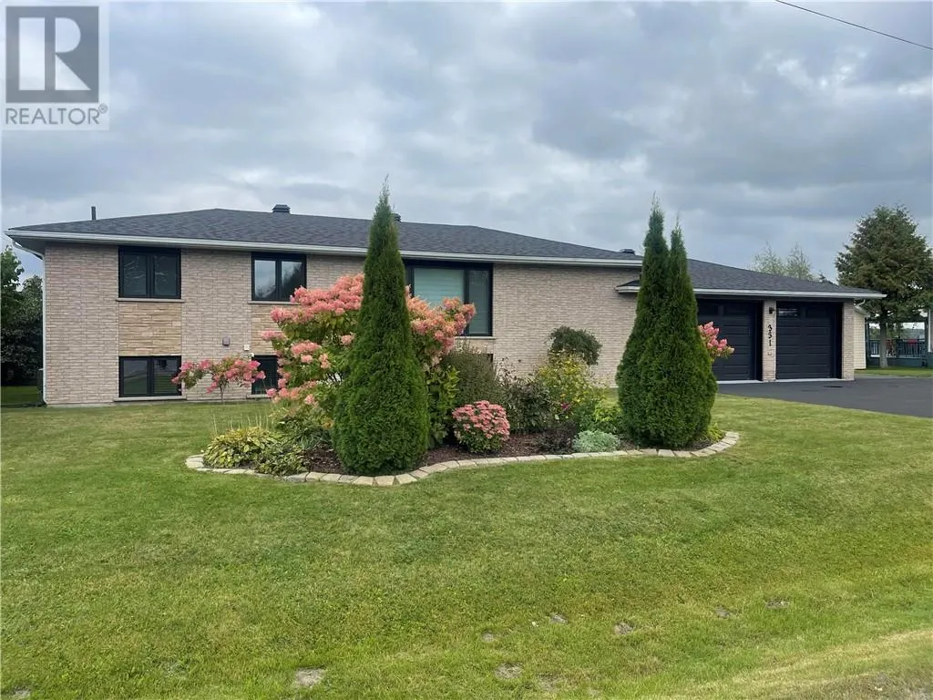 331 Laurier Street W
