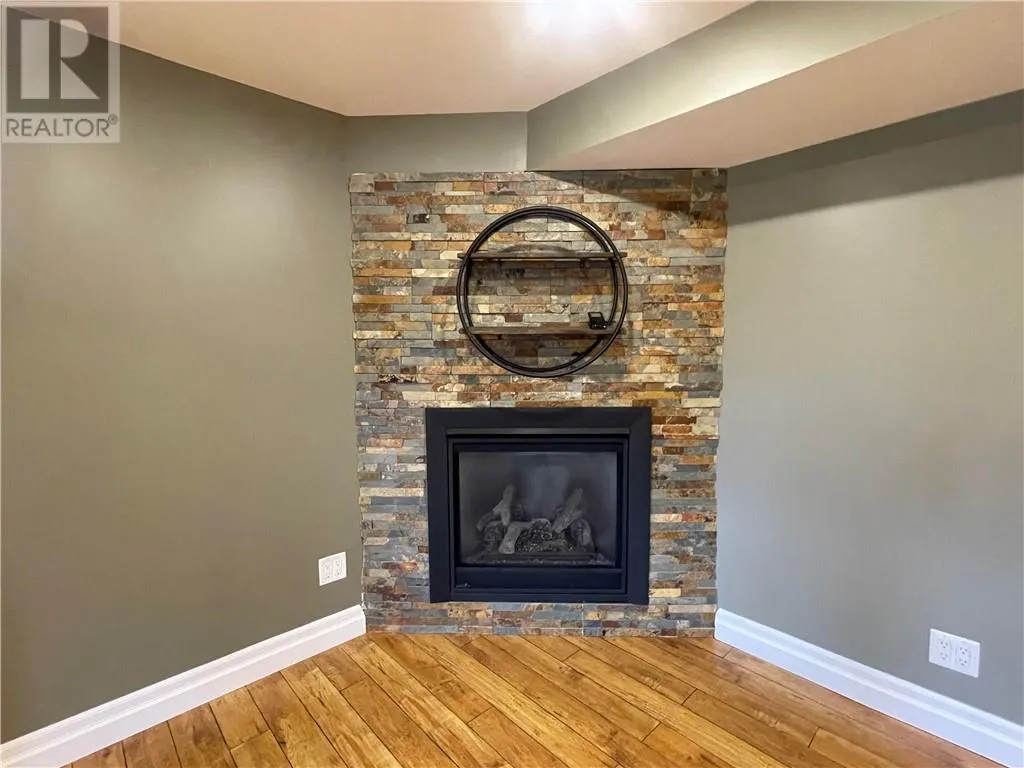 331 Laurier Street W