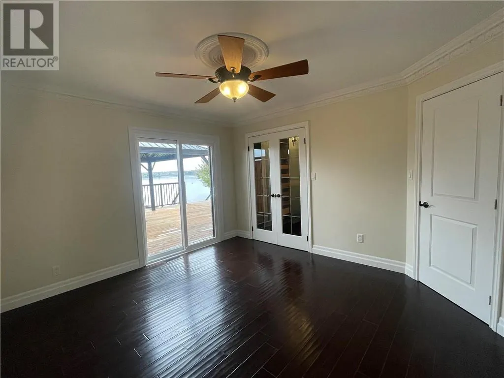 331 Laurier Street W