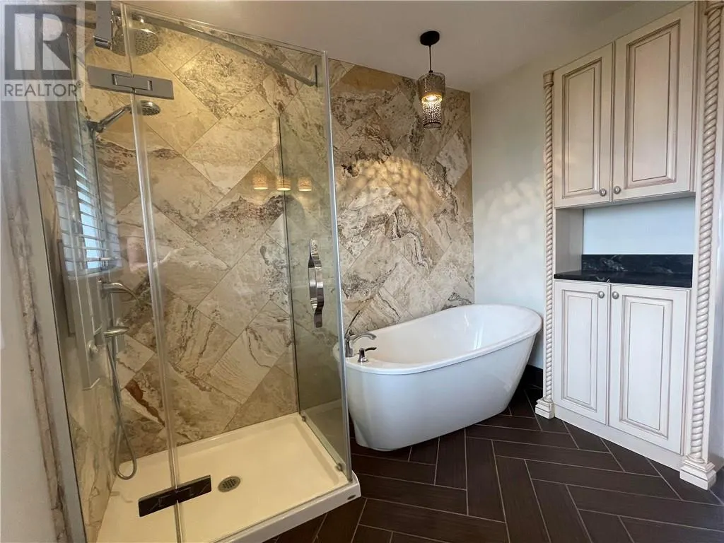 331 Laurier Street W