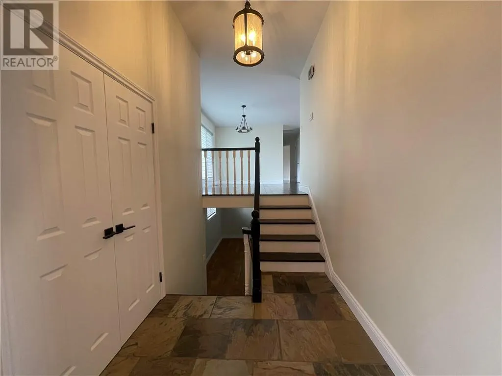 331 Laurier Street W
