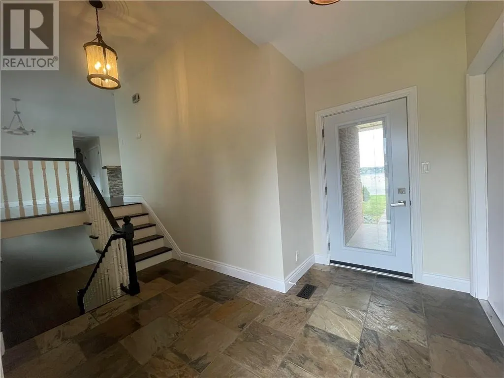 331 Laurier Street W