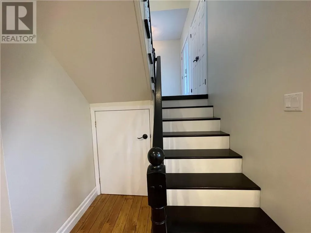 331 Laurier Street W