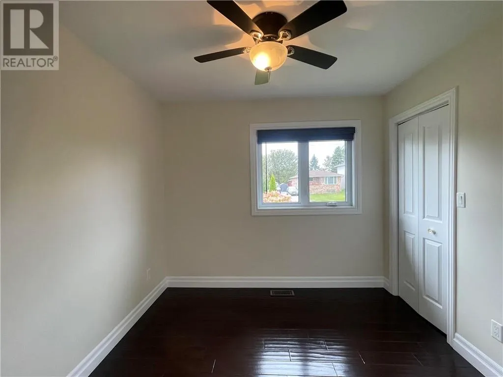 331 Laurier Street W