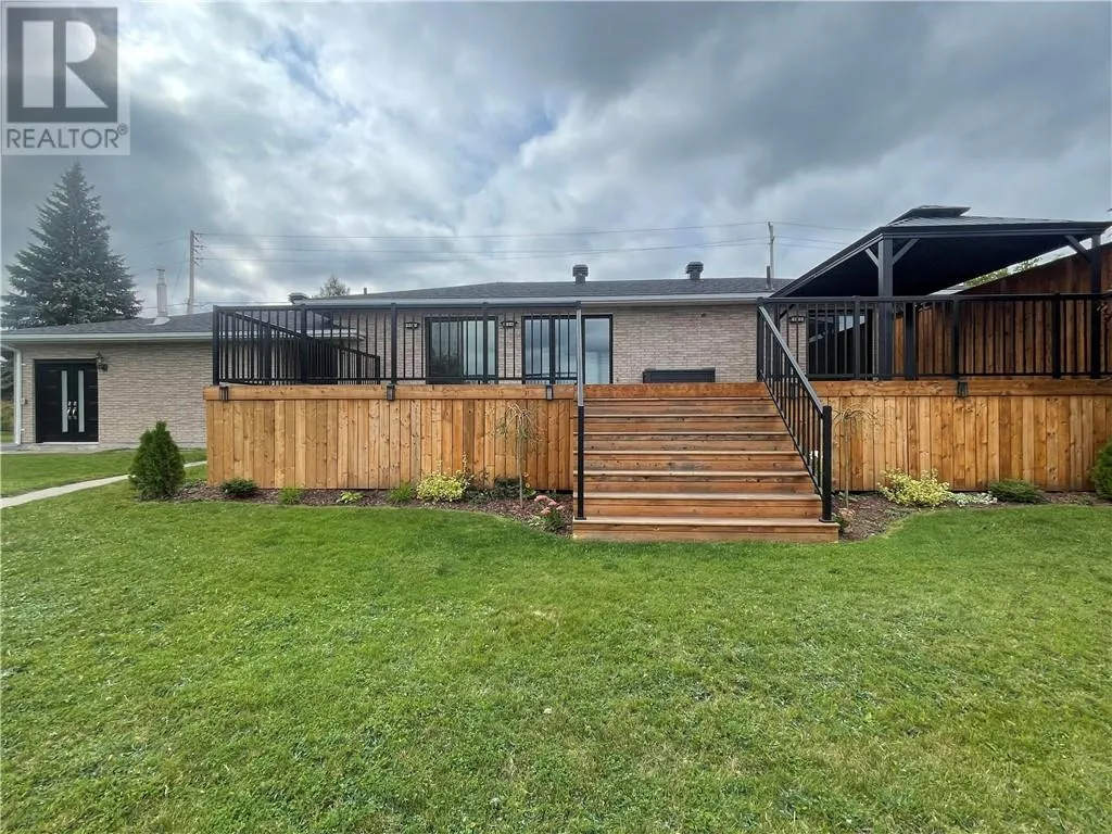 331 Laurier Street W