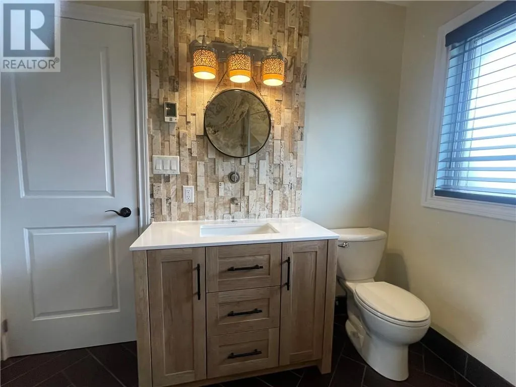 331 Laurier Street W