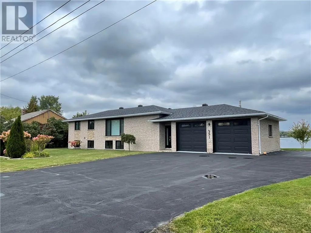 331 Laurier Street W