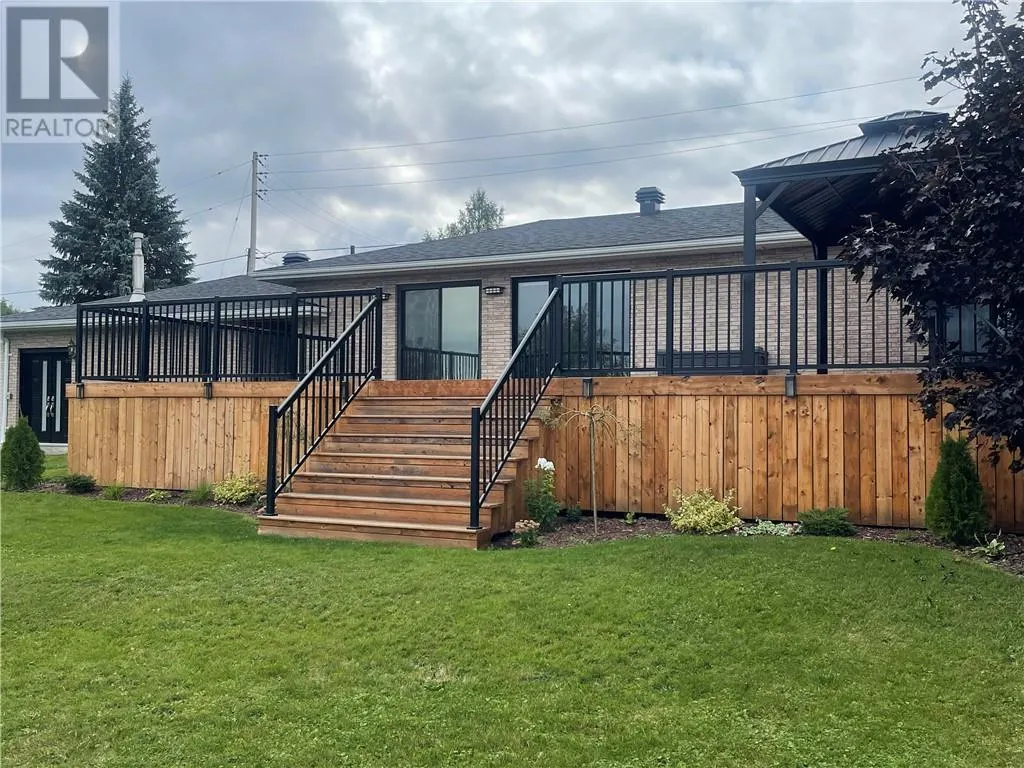 331 Laurier Street W