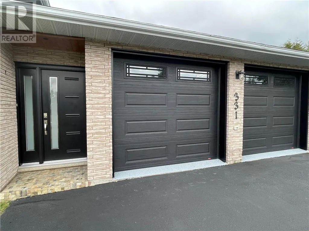 331 Laurier Street W