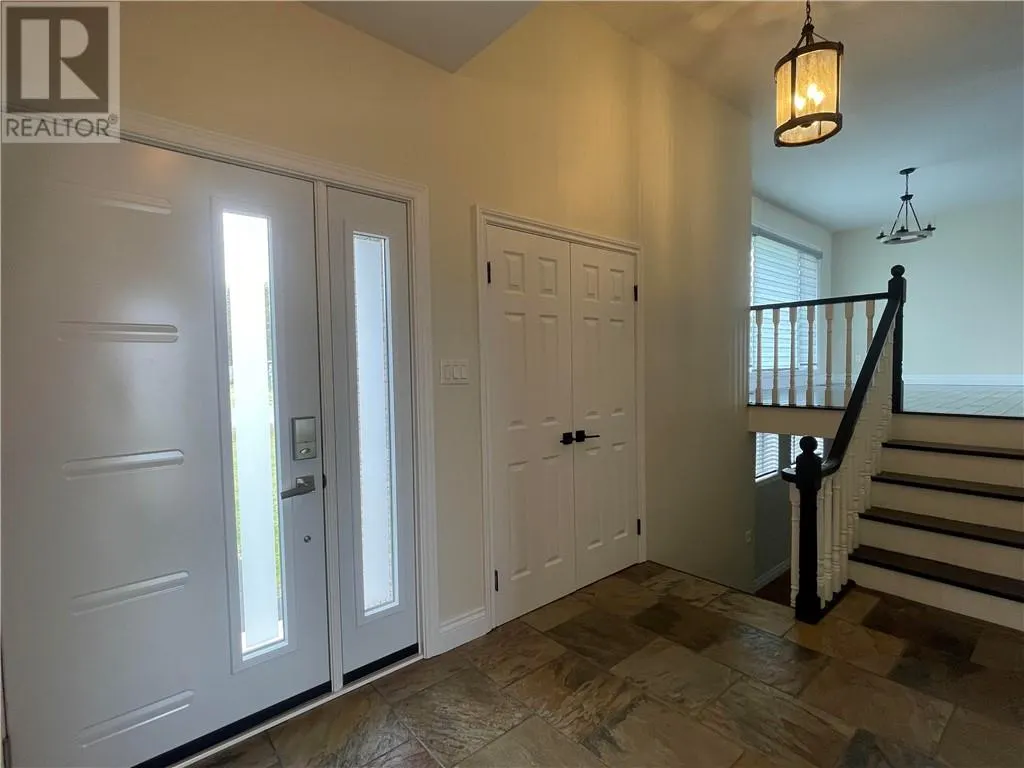 331 Laurier Street W