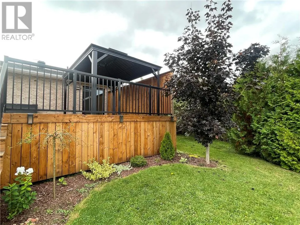 331 Laurier Street W