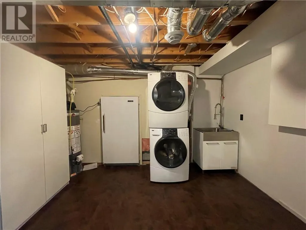 331 Laurier Street W