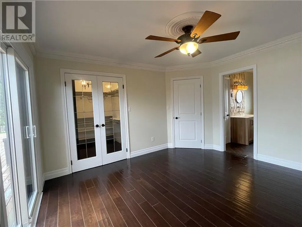 331 Laurier Street W
