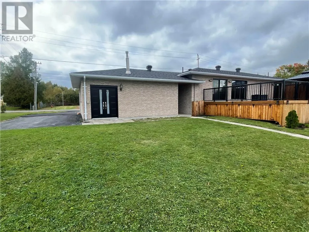 331 Laurier Street W