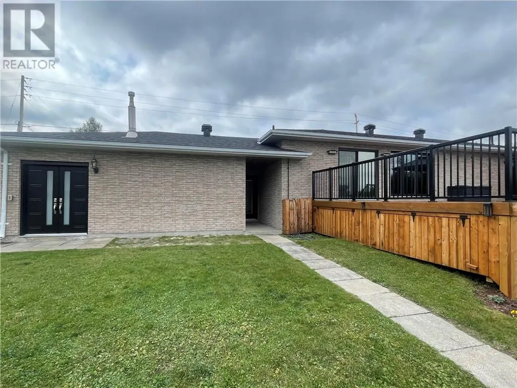 331 Laurier Street W