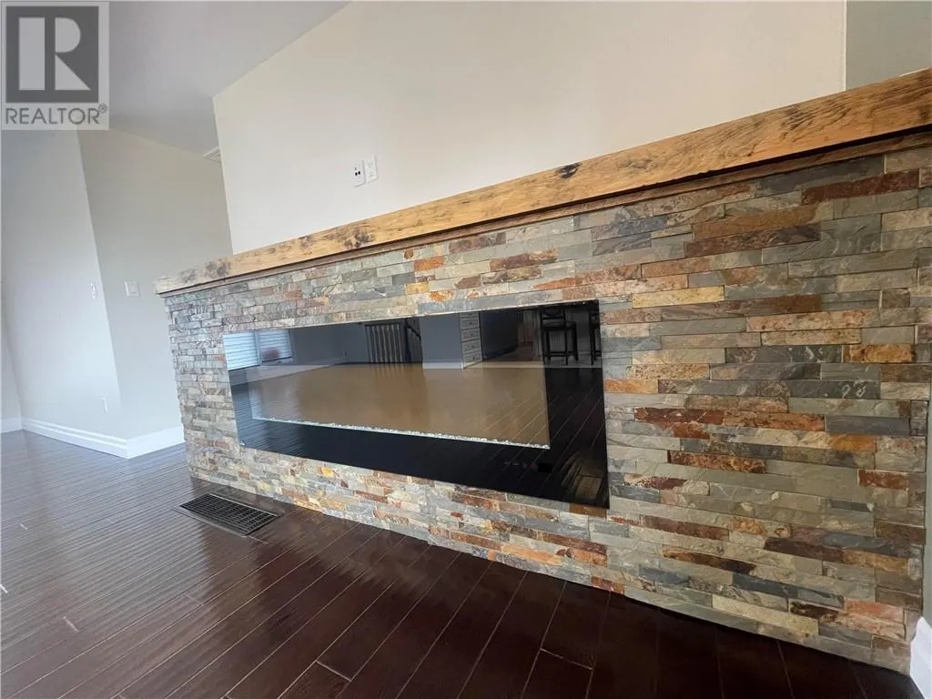 331 Laurier Street W