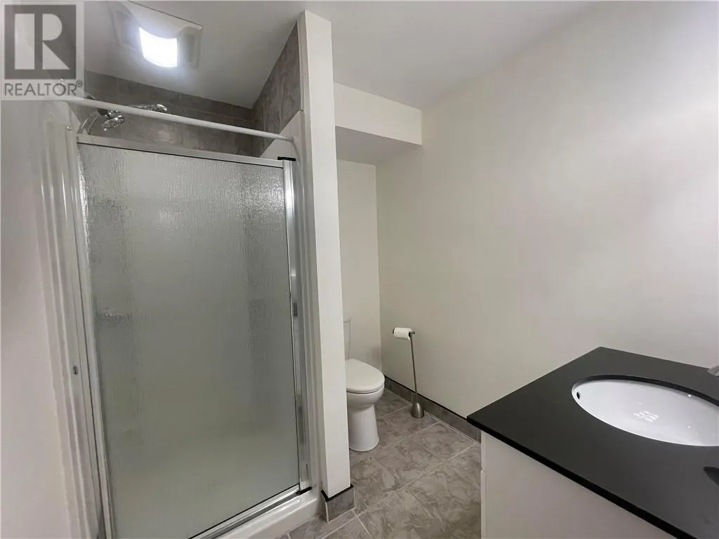 331 Laurier Street W