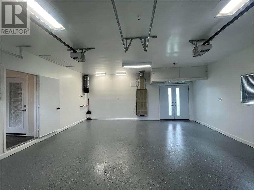 331 Laurier Street W