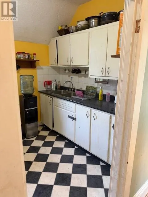13 Campbell Street W