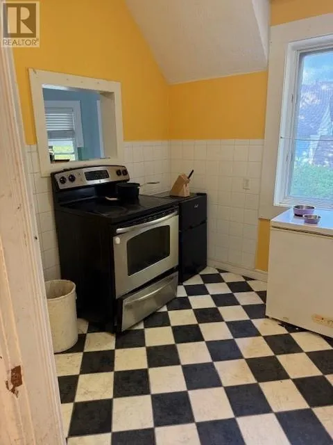 13 Campbell Street W