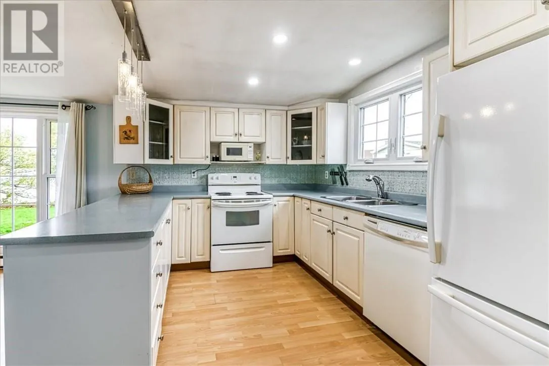 43 Laurier Street E