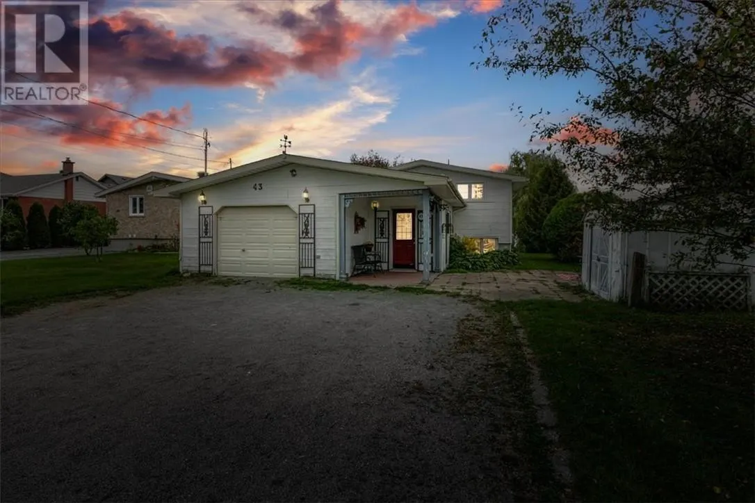 43 Laurier Street E