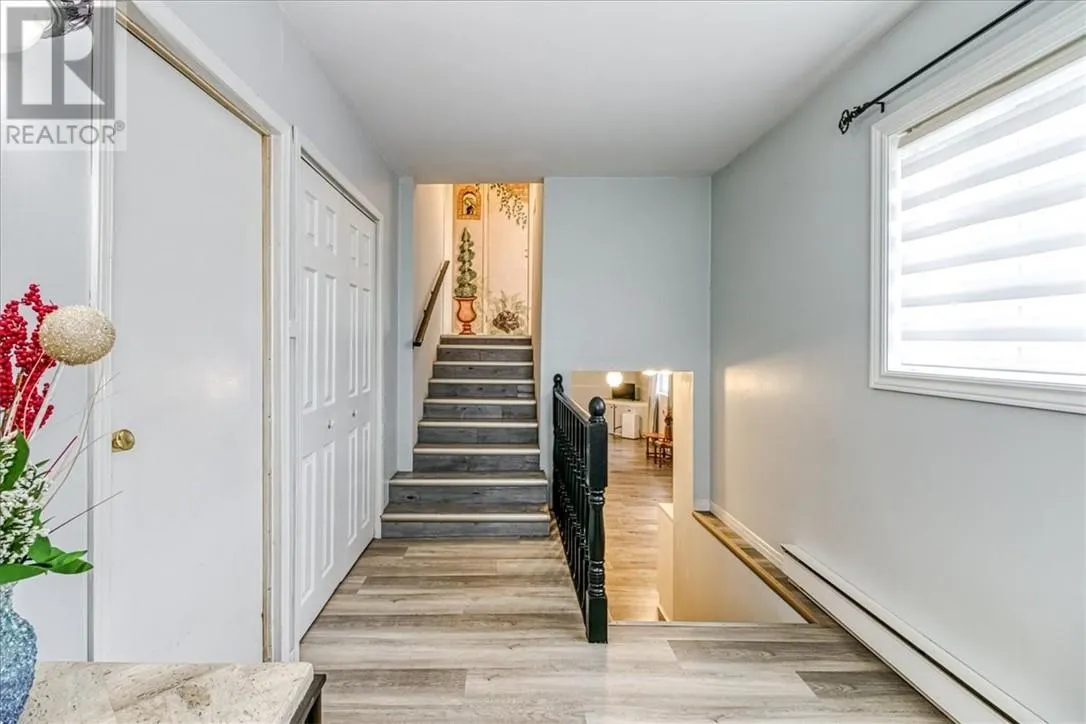 43 Laurier Street E