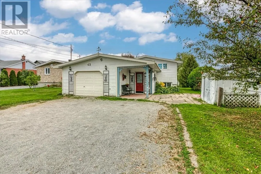 43 Laurier Street E