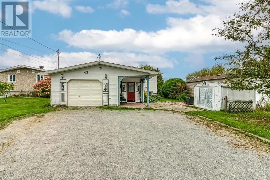 43 Laurier Street E