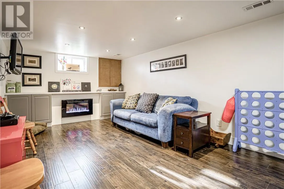 43 Falcon Crescent