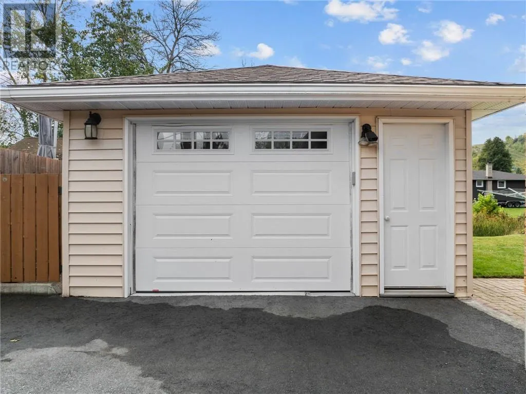 977 Soloy Drive