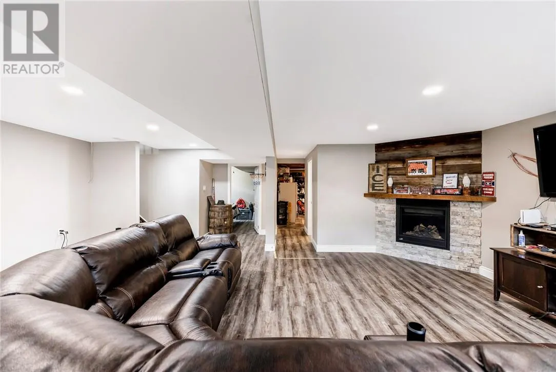 587 Beatrice Crescent
