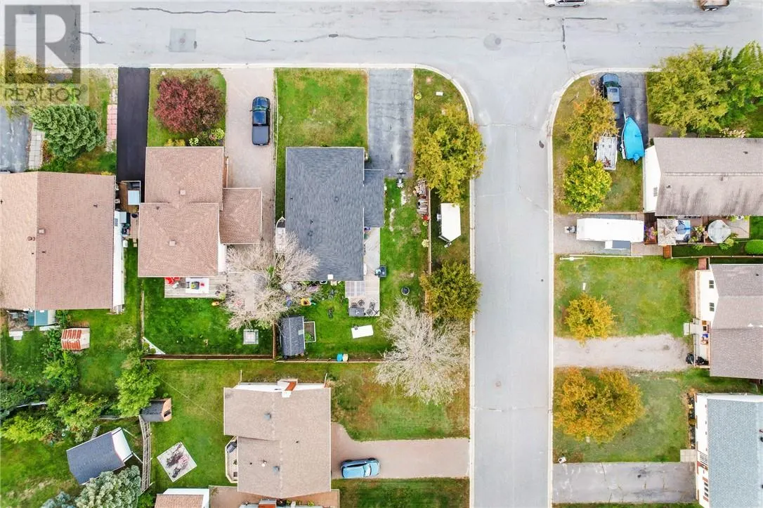 587 Beatrice Crescent
