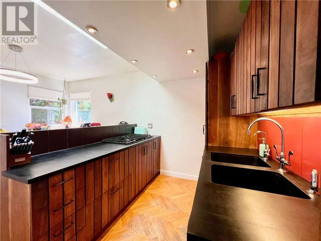 244 Lansdowne Street
