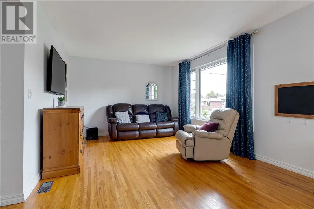 3871 MacMillan Drive