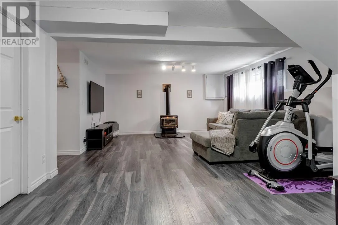 3871 MacMillan Drive