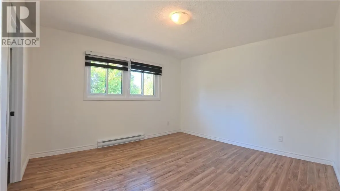 69 Robinson Street W