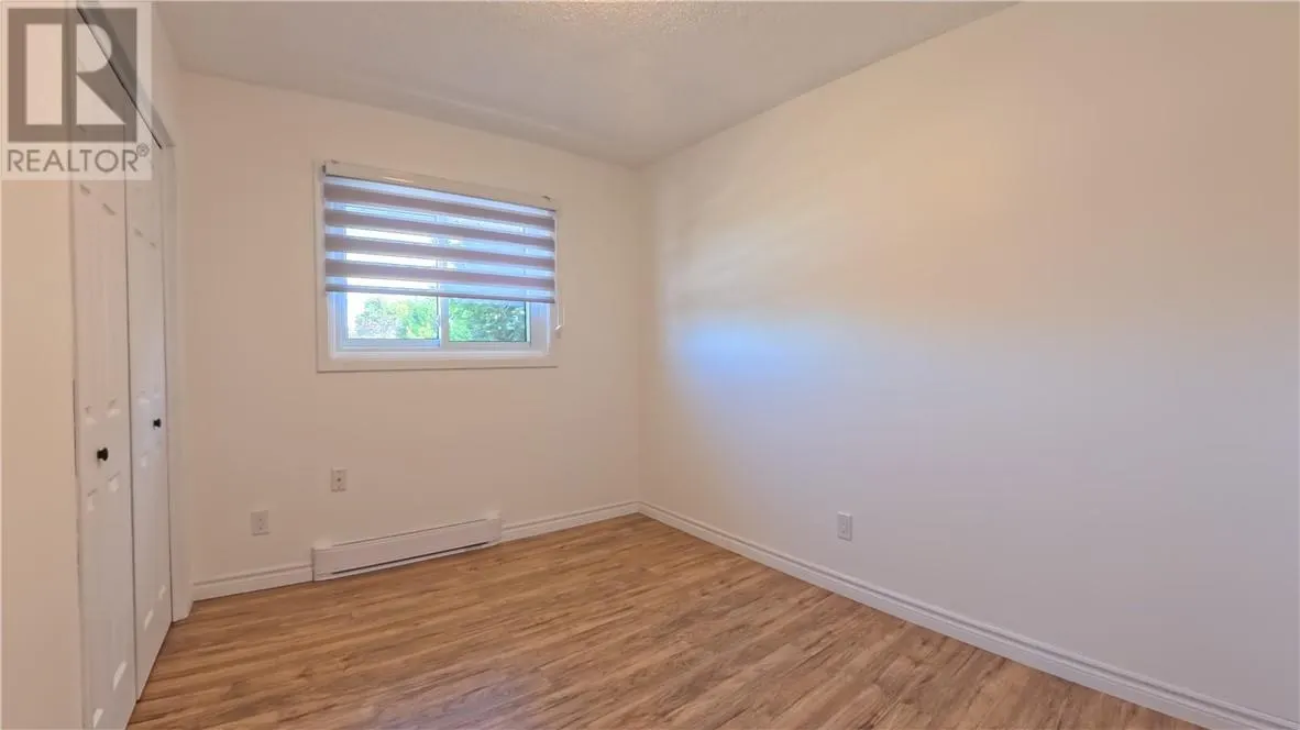 69 Robinson Street W