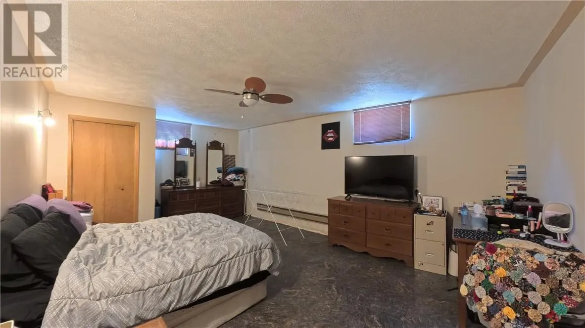 69 Robinson Street W